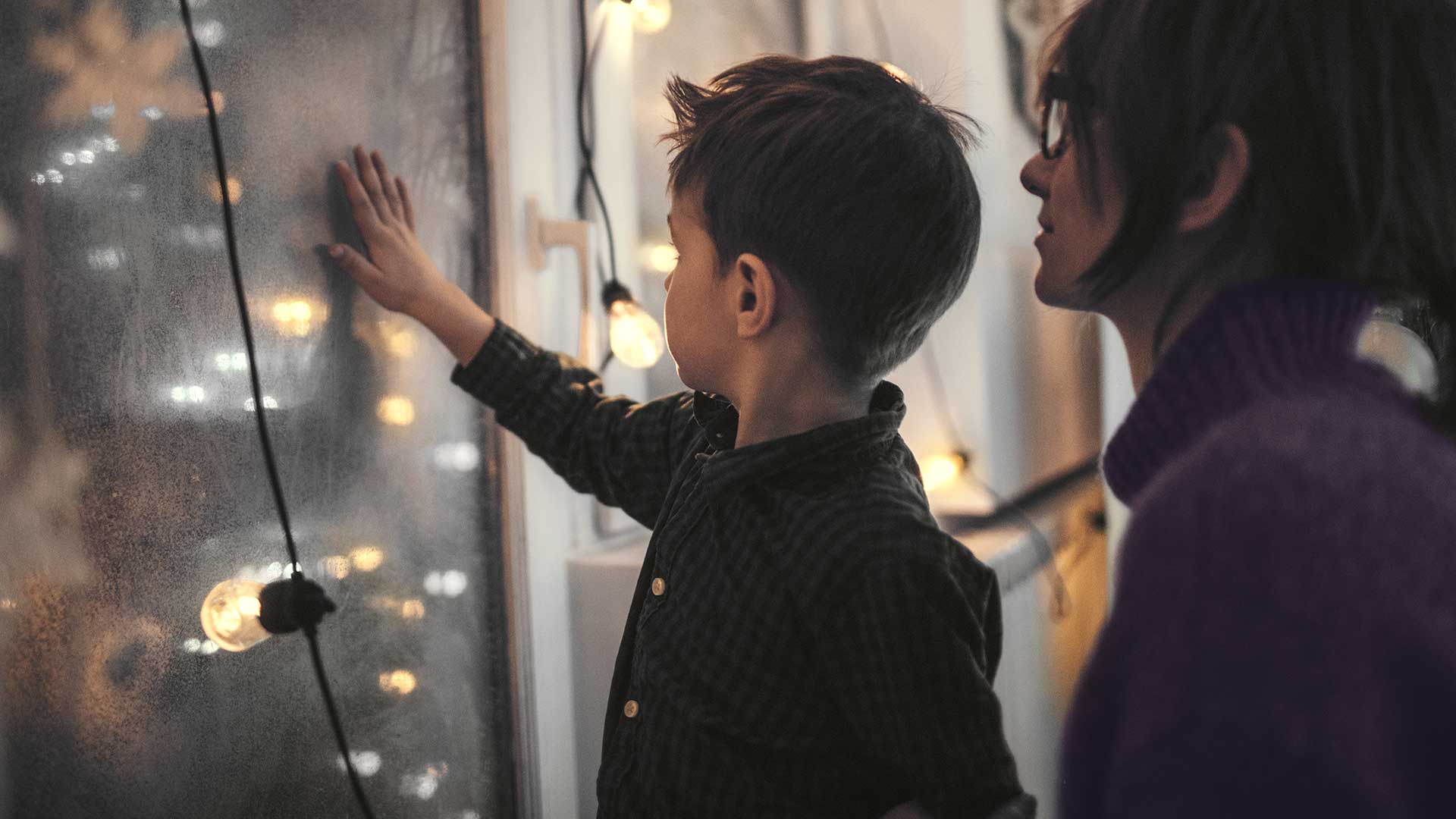 Kondenswasser an der Fensterscheibe